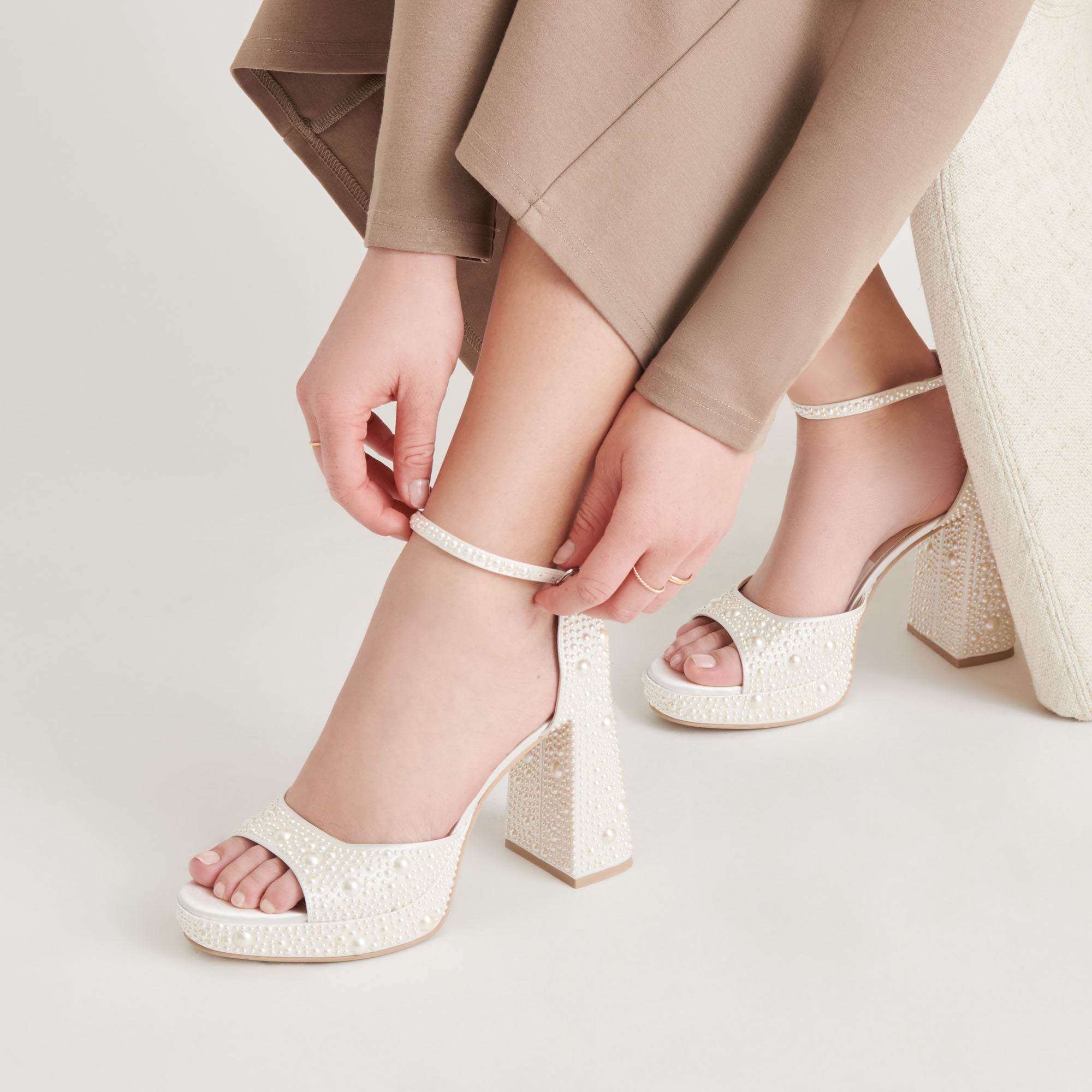 PANDRO PEARL HEELS TRUE WHITE SATIN - Image 2