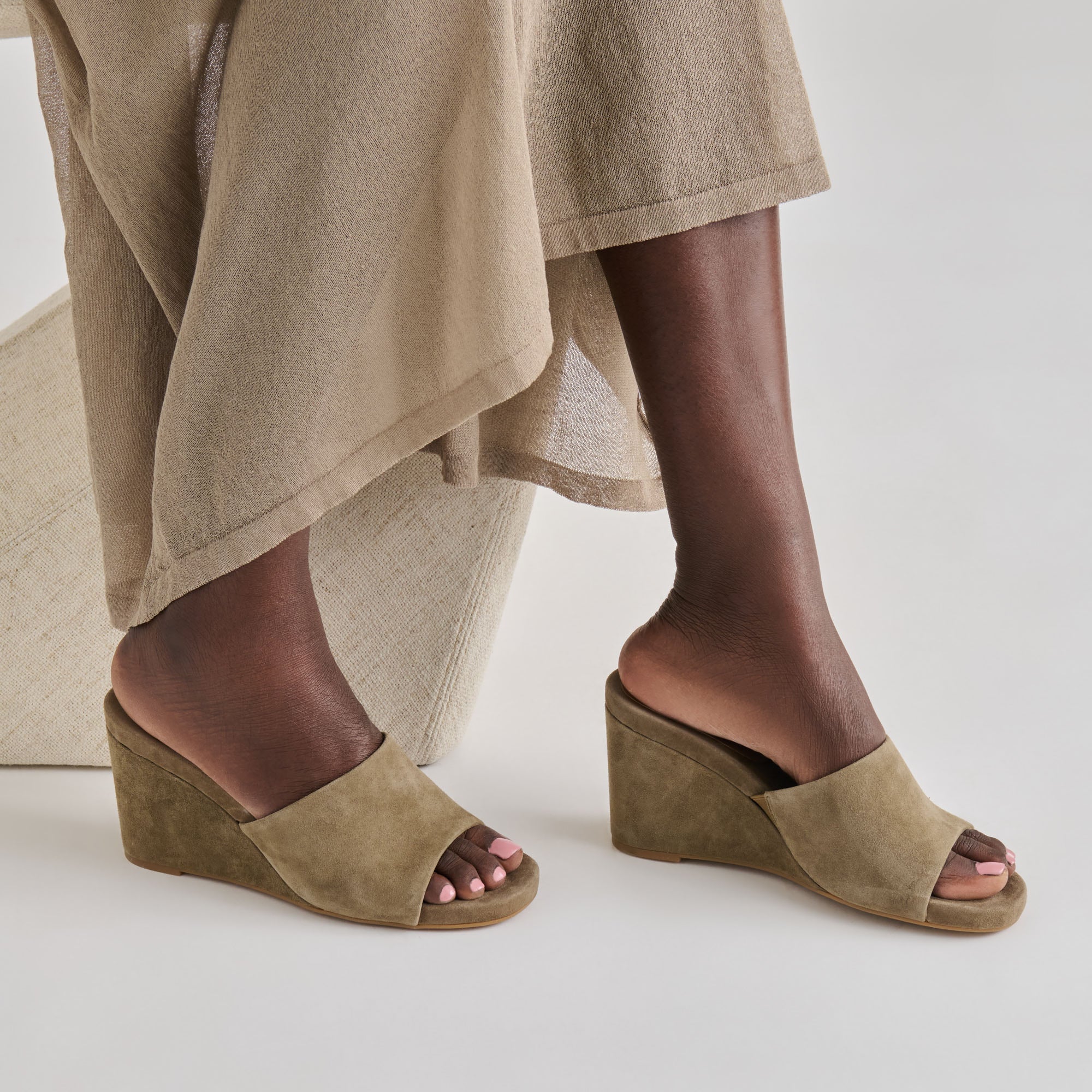 HOLTA WEDGES OLIVE SUEDE - Image 4