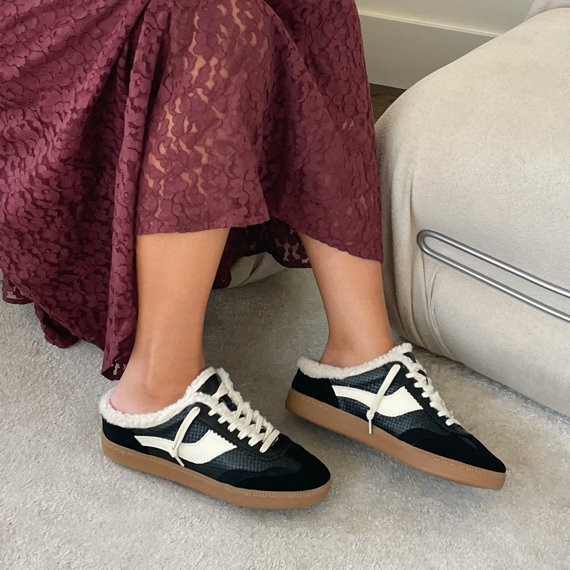 NOTICE SLIDE PLUSH SNEAKERS BLACK WOVEN LEATHER - Image 2